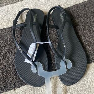 NEW Old Navy Ankle Strap Flip-Flops Sandals Black Women Size 8